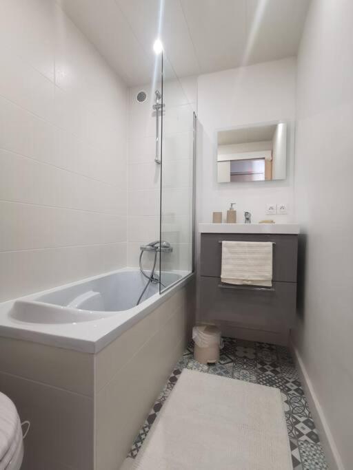 ואנה Appartement Cosy Le Saint Gildas, A Proximite Immediate Centre Ville, Place De Stationnement, Netflix מראה חיצוני תמונה